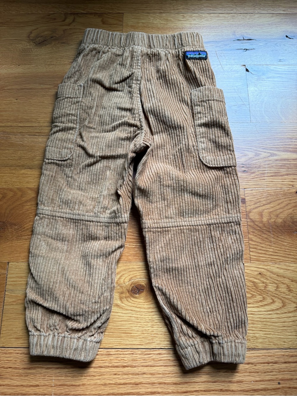 Patagonia Kids Tan Corduroy Cargo Joggers 5T NWOT - super cute and nice!! 👍🏽